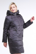 Оптом Куртка зимняя женская классическая темно-серого цвета 98-920_58TC в Перми, фото 3
