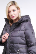 Оптом Куртка зимняя женская классическая темно-серого цвета 98-920_58TC в Самаре, фото 7